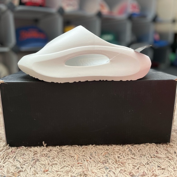 Trillium Slides, Womens 7, Palmer White - Picture 8 of 9